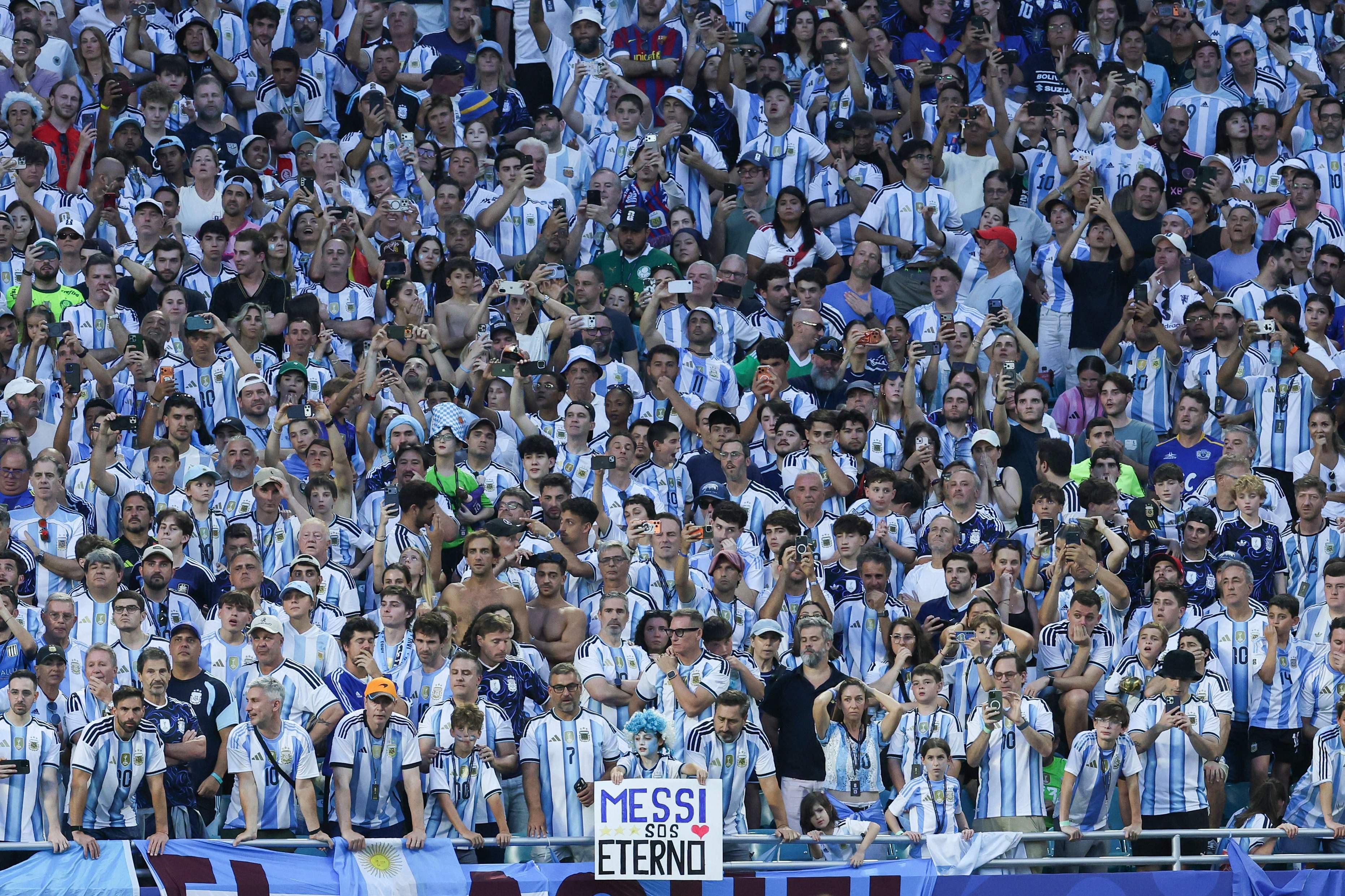 Torcida Argentina Clama por Ingressos da Final da Copa