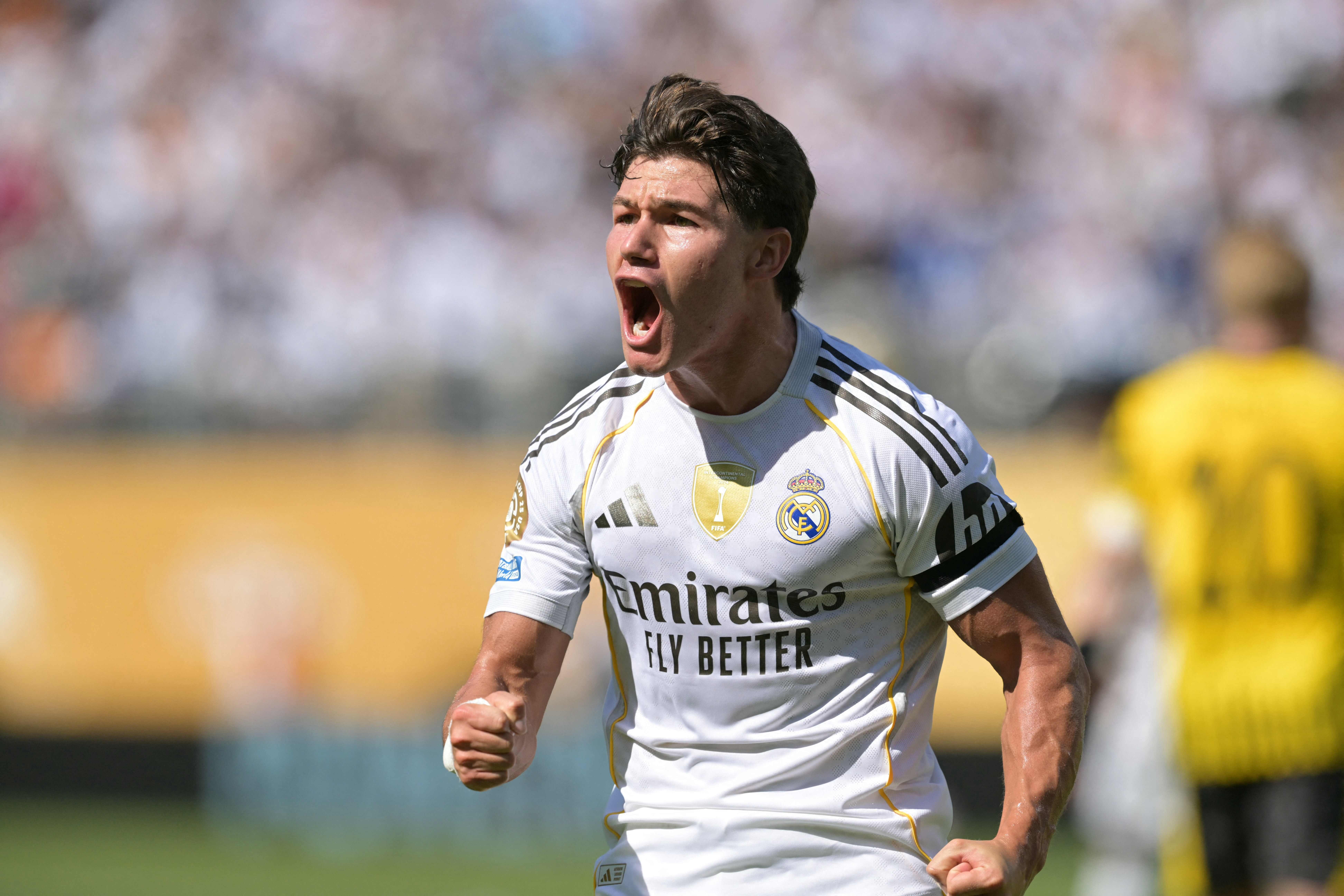 Sem espa&ccedil;o no Real Madrid, lateral deseja deixar o clube e 'n&atilde;o aguenta mais' treinador, diz jornal