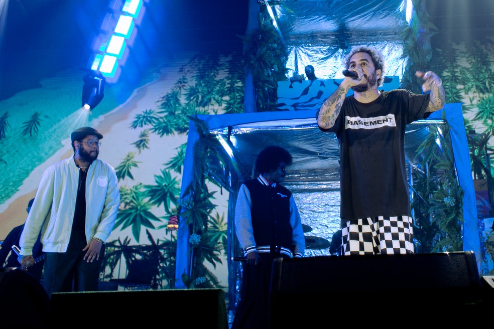 Emicida e Seu Jorge na gravação do DVD de 30 anos do Planet Hemp — Foto: Wilmore Oliveira / Divulgação