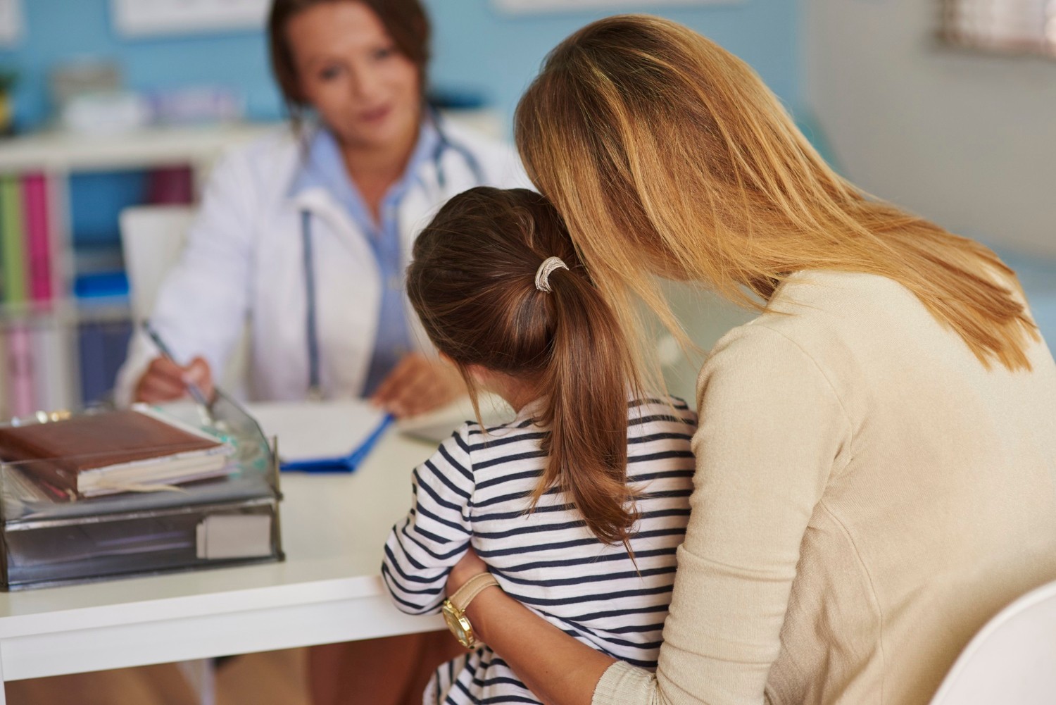 Pediatras passam a recomendar triagens anuais de saúde mental para crianças nos EUA