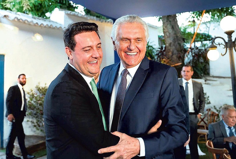 Pesquisa Quaest: eleitores de Ratinho Jr. preferem Flávio Bolsonaro — e até Lula — a Caiado