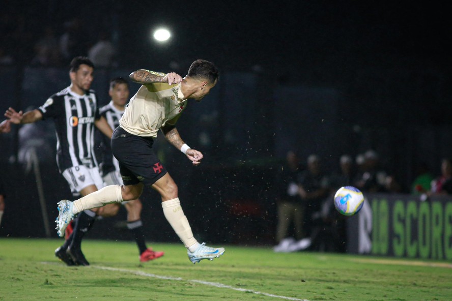 Philippe Coutinho marcou o segundo gol do Vasco na vit&oacute;ria sobre o Atl&eacute;tico-MG