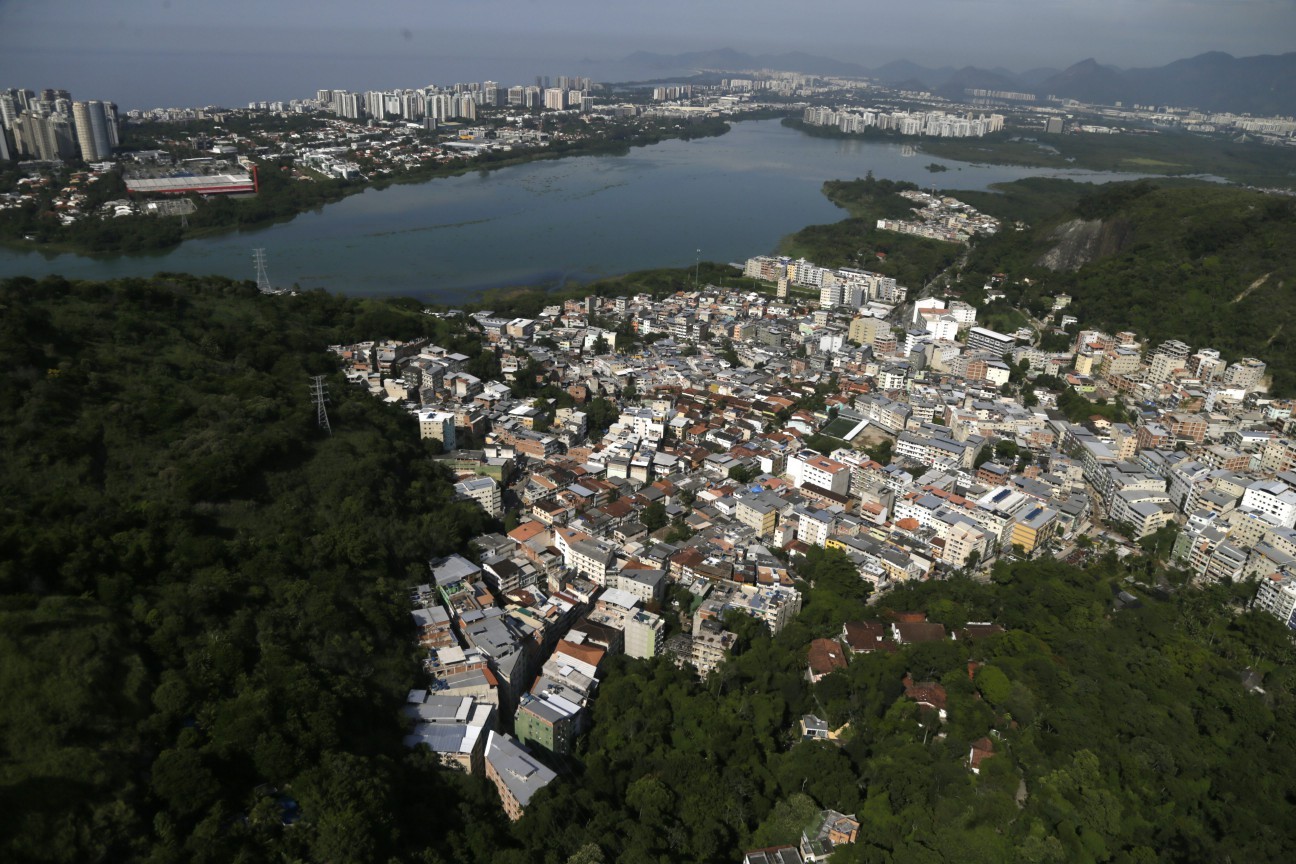 Censo retrata expansão das favelas do Itanhangá, que crescem em meio a casas de luxo