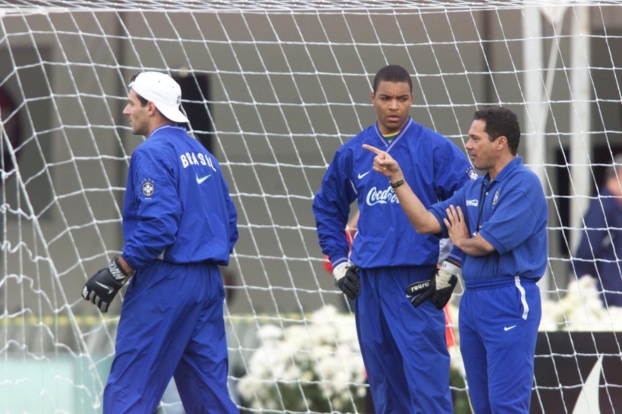 Vanderlei Luxemburgo com Dida quando treinava a seleção brasileira
