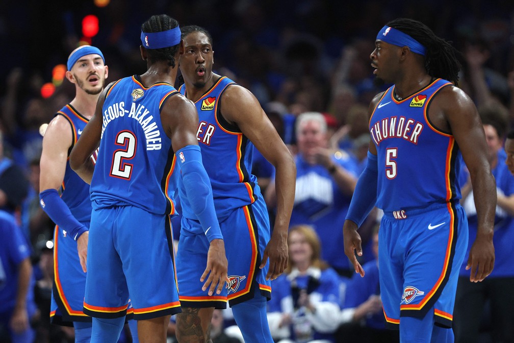 Caruso, Shai, Jalen e Lu Dort no jogo 7 das finais da NBA — Foto: Matthew Stockman/Getty Images/AFP