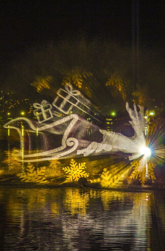 Projections on the water mirror in Natal da Lagoa - Photography: Alexandre Cassiano