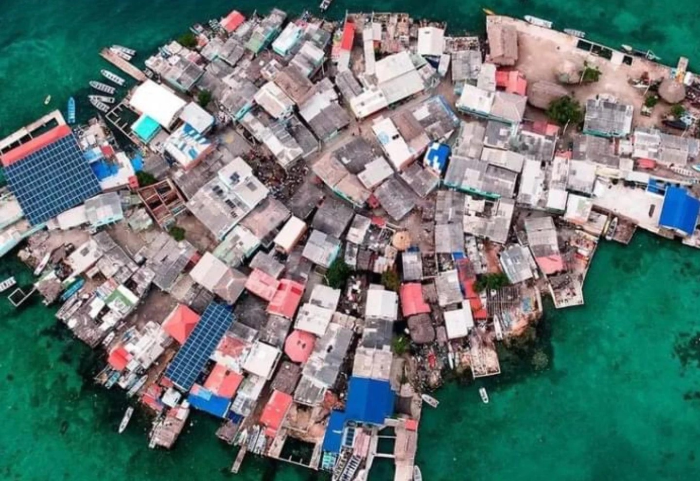 Ilha mais superpovoada do mundo fica na América do Sul e tem cerca de 800 pessoas vivendo em 0,01 km² - QTU Questões do Universo