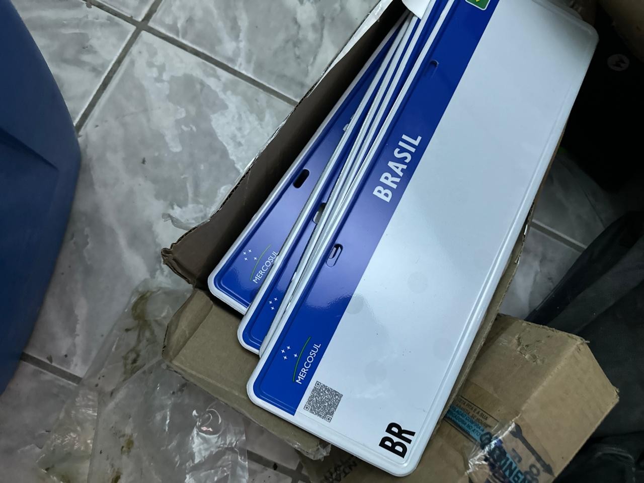 Polícia descobre fábrica clandestina de placas de veículos e apreende 22 kg de cocaína no local, em SP