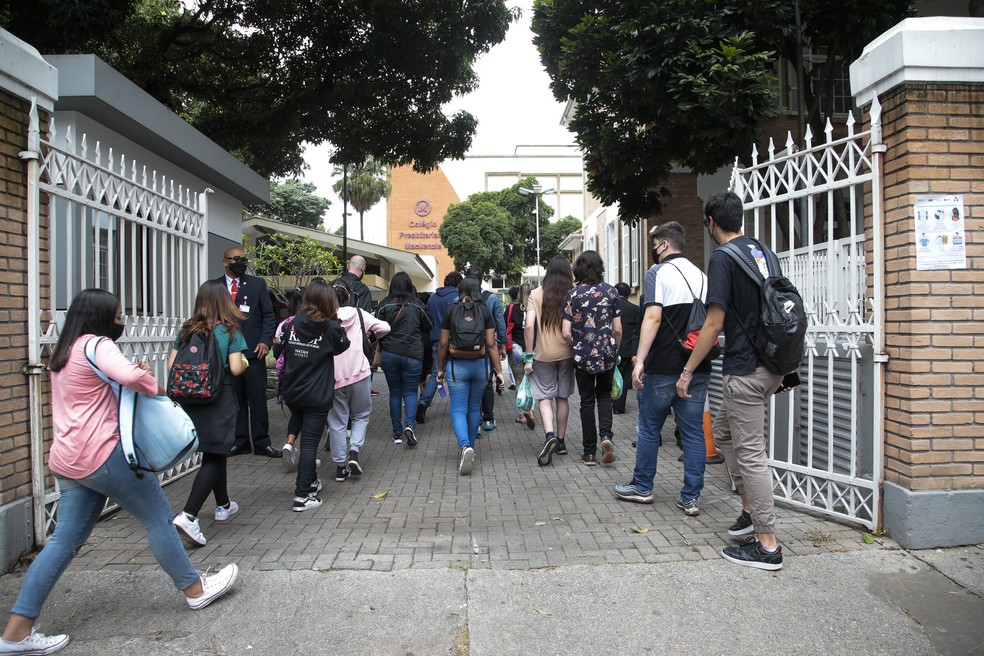 Estudantes chegam para realizar Enem em colégio de São Paulo Edilson Dantas/Agência O Globo/21-11-2021 — Foto:         