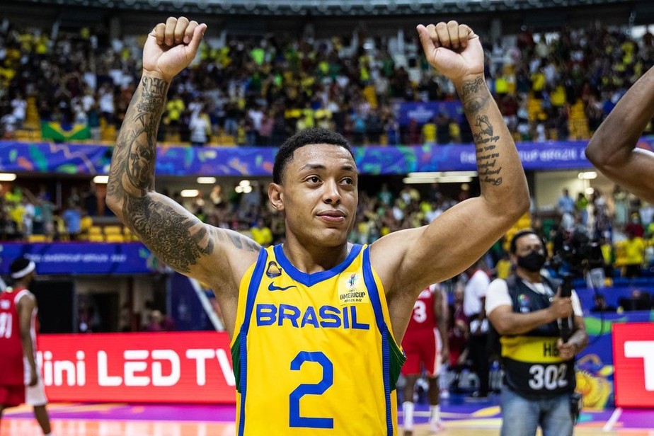 Jogador de basquete da seleção brasileira é alvo de ataque racista na  Espanha