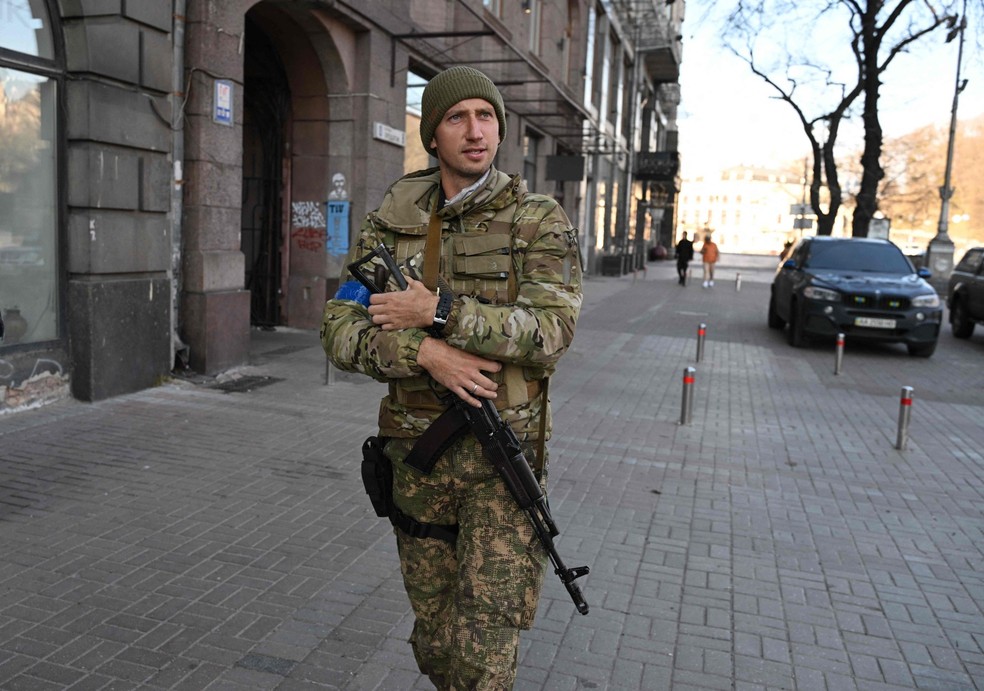 Ex-tenista Sergiy Stakhovsky se alistou como voluntário para lutar na guerra contra a Rússia AFP — Foto:         