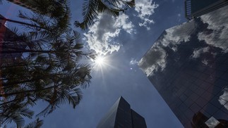 São Paulo registrou o dia mais quente do ano — Foto: Maria Isabel Oliveira/Agência O Globo