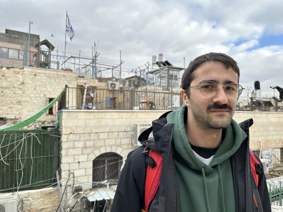 Benny Ostronov, que mora em Israel com a família há nove anos, pensa com frequência em deixar o país — Foto: Arquivo pessoal