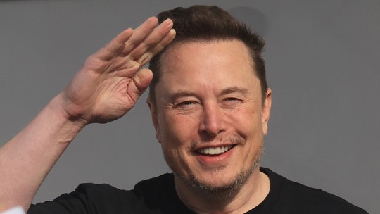 Elon Musk adequa X à regulação da UE e suspende coleta de dados pelo Grok