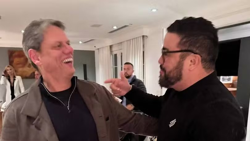 Tarcísio diz que empresário do funk preso pela PF com quem tirou fotos não é do seu 'círculo de amizade'