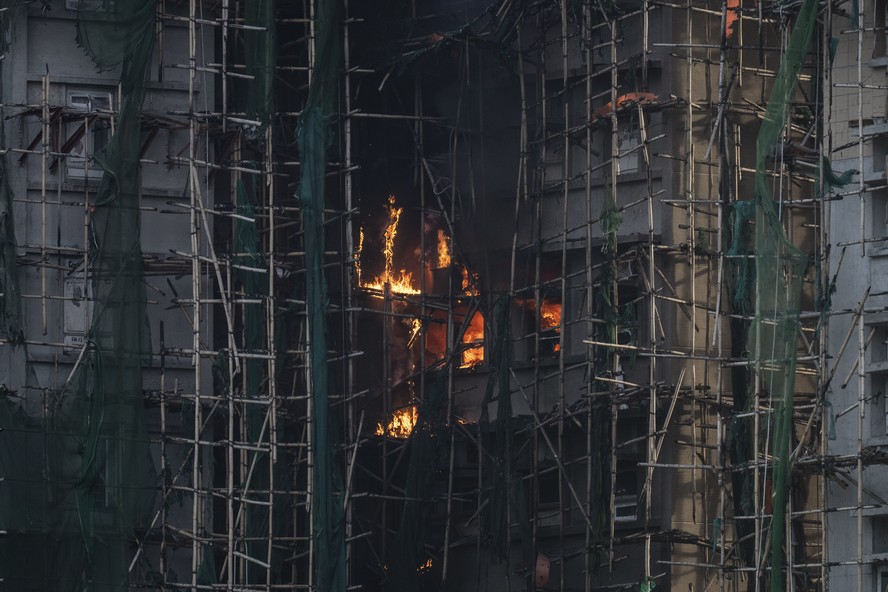 Hong Kong acusa sete pessoas e duas empresas por incêndio em que matou ...