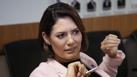 Michele Bolsonaro deixa presidência do PL Mulher em meio a crise familiar e política