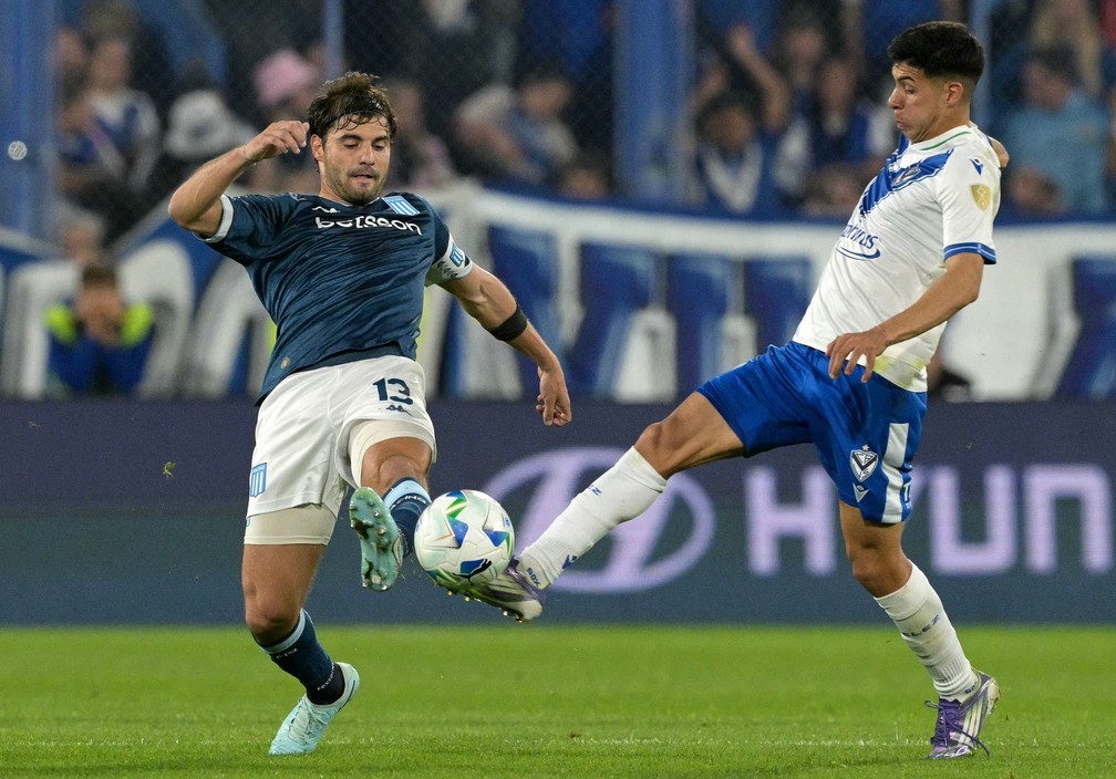 Sosa, pilar defensivo do Racing — Foto: JUAN MABROMATA / AFP