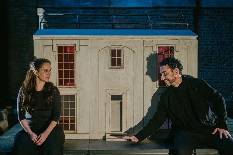 Carolina Pismel e Paulo Verlings em cena de "Medeia" — Foto: Divulgação/Rodrigo Menezes