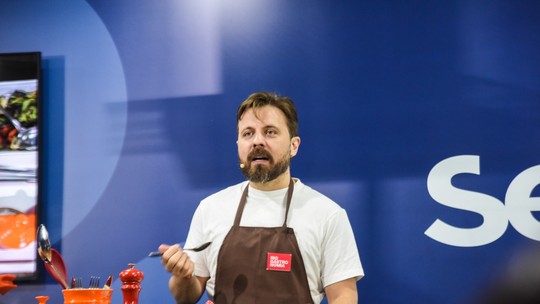 Chef do Banzeiro ensina receita com peixe amazônico em dia de aulas com sabores do mar e da terra