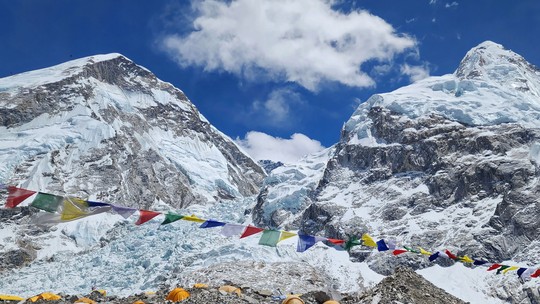 Montanha mais alta do mundo tem corpos de alpinistas não resgatados
