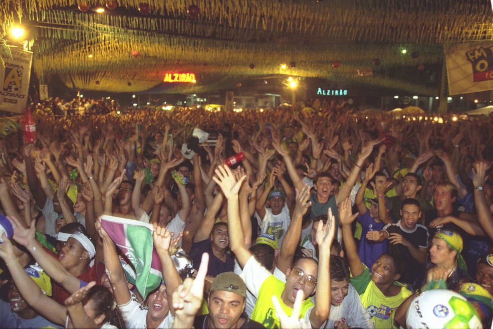 Festa do Alzirão durante a Copa de 2002, ano do pentacampeonato da seleção brasileira — Foto: Michel Filho
