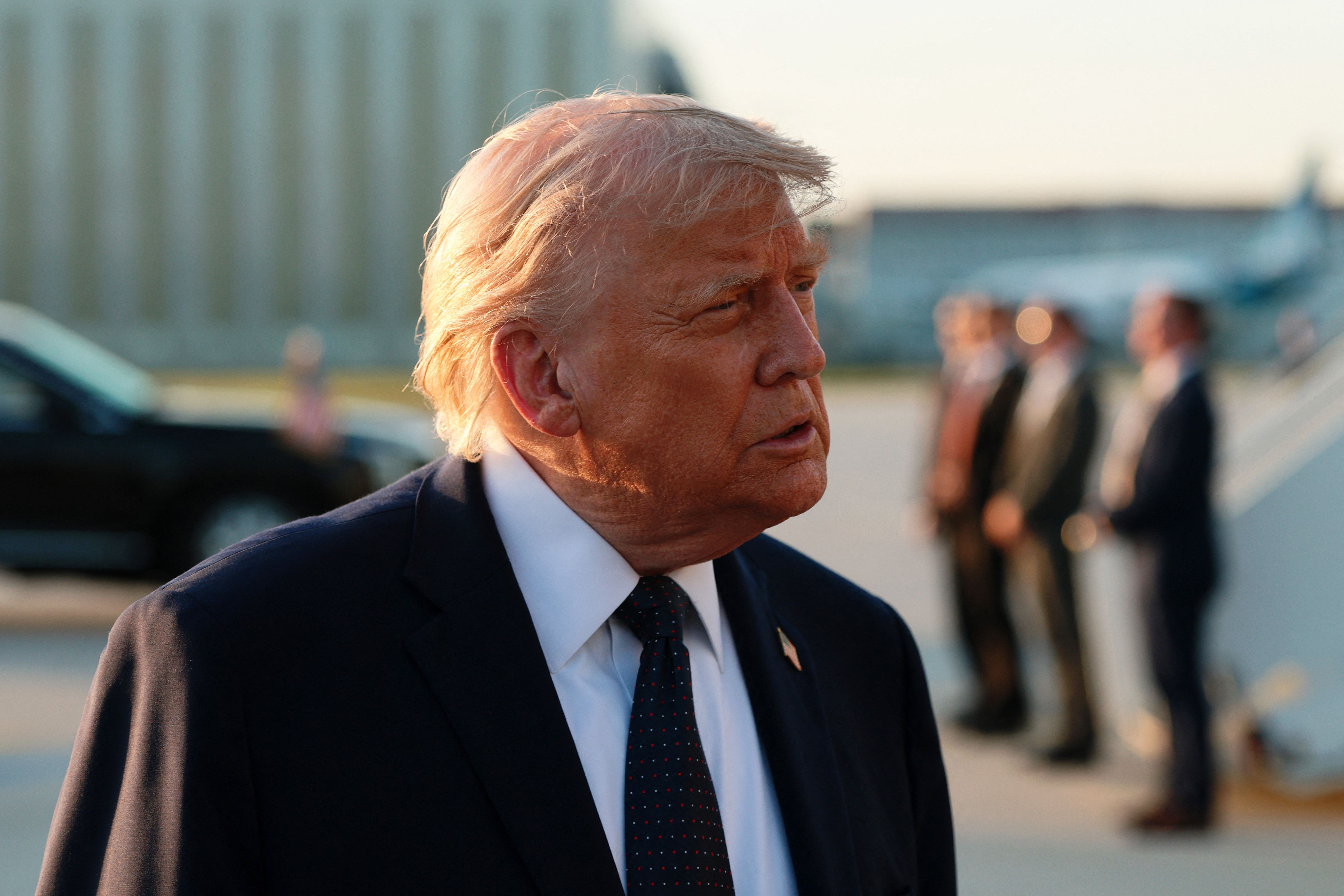 Pesquisa mostra erosão da imagem global de Donald Trump e queda da confiança nos EUA; rejeição no Brasil aumenta