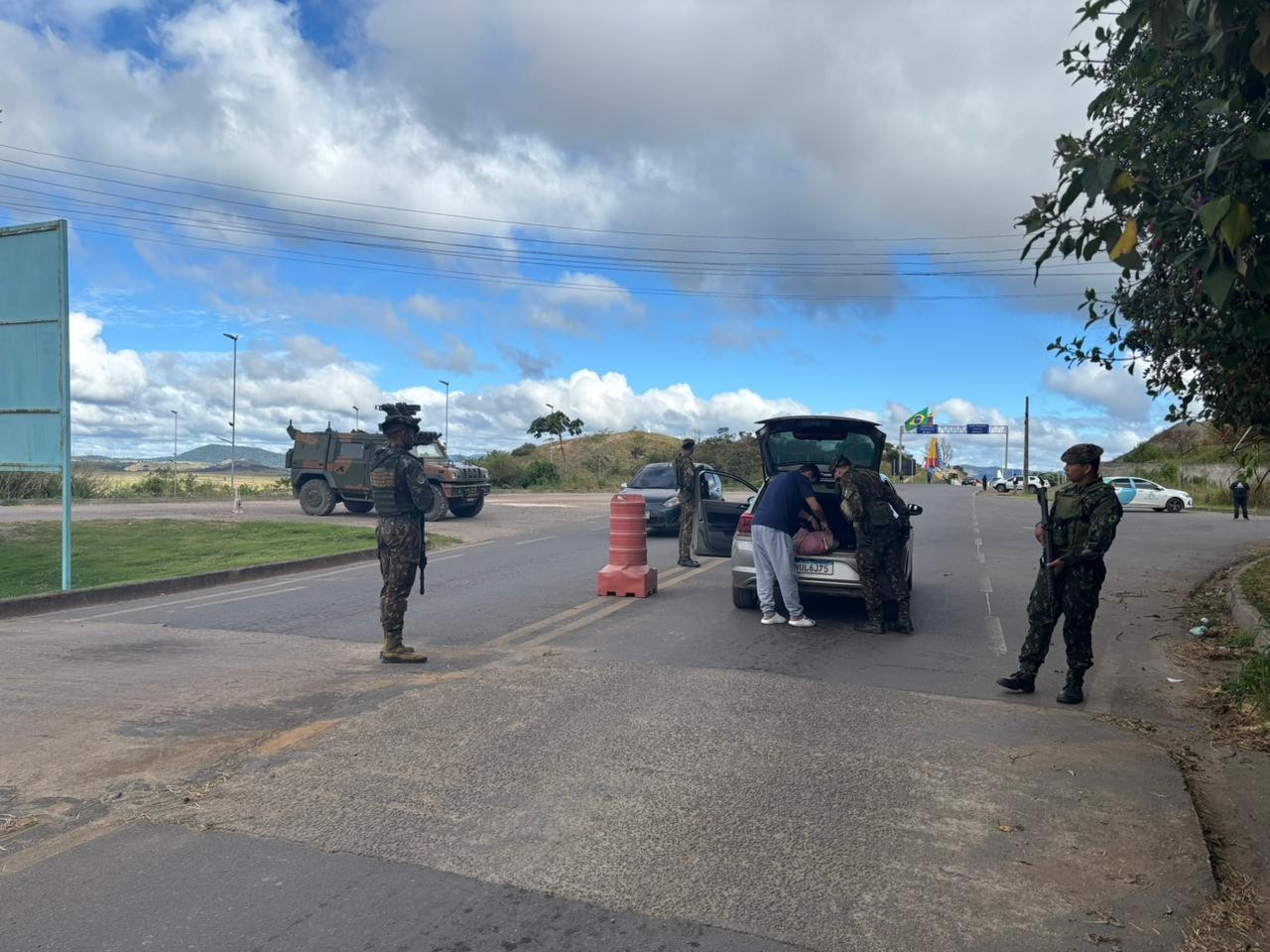 Fronteira da Venezuela com o Brasil amanhece reaberta ap&oacute;s ataque dos EUA, e venezuelanos relatam tens&atilde;o