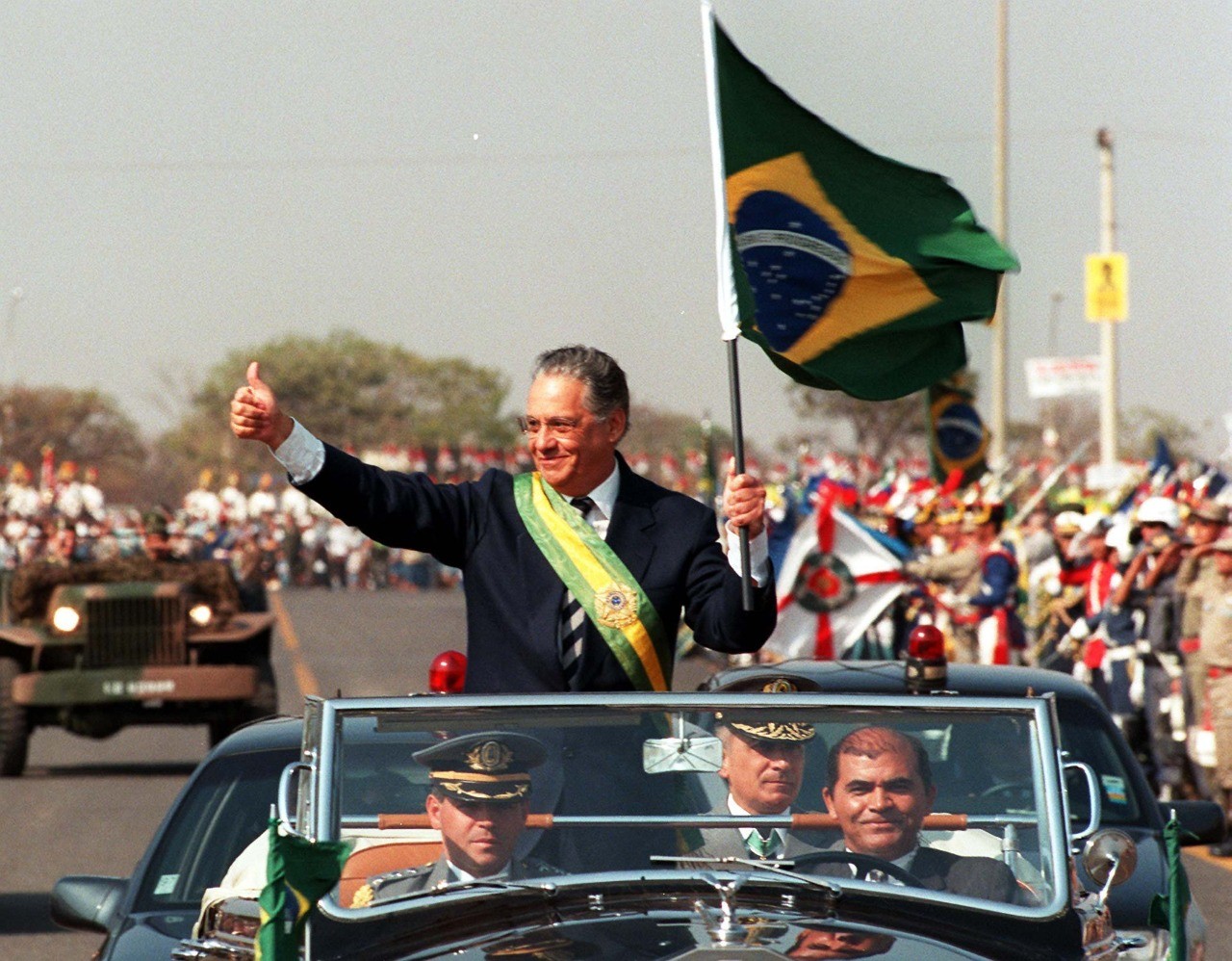 Fernando Henrique Cardoso em desfile no dia 7 de setembro de 1998 — Foto: Gustavo Moura