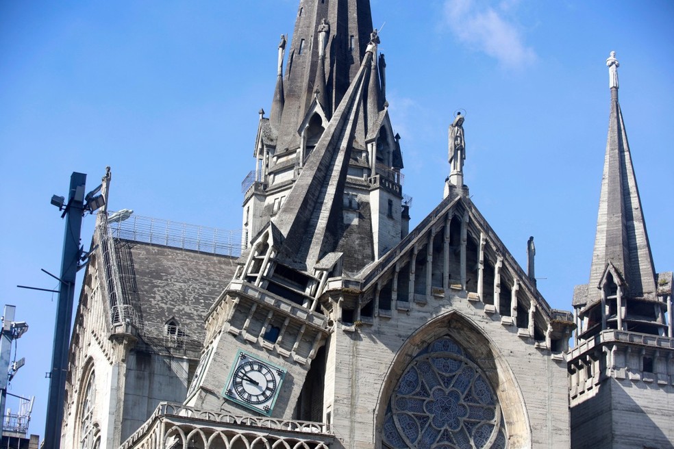 A Catedral de Manizales foi danificada pelo terremoto na Colômbia — Foto: Andres Valencia/AFP