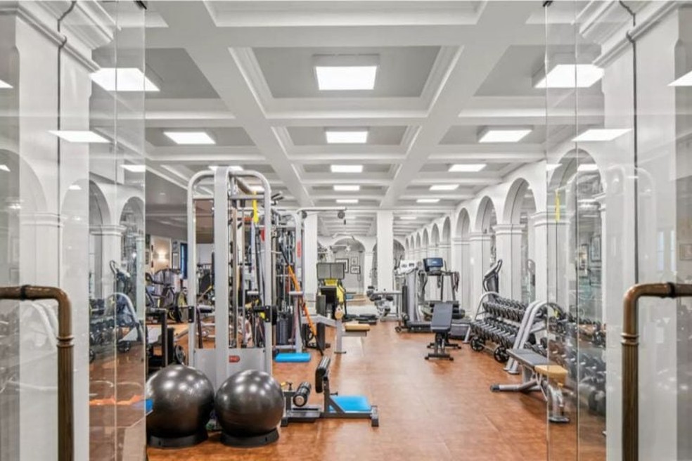 Academia profissional da propriedade de R$ 378 milhões em Beverly Park — Foto: Forbes Espanha