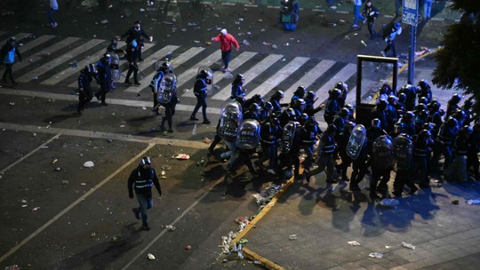 Após vice da Argentina na Copa, Buenos Aires tem confusão com torcedores e 12 são detidos; veja imagens Após vice da Argentina na Copa, Buenos Aires tem confusão com torcedores e 12 são detidos; veja imagens