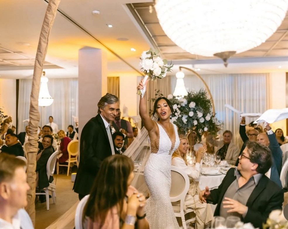 Moda e inteligência artificial: a inovação por trás do vestido de noiva de Cléo Souza — Foto: Divulgação CO Assessoria