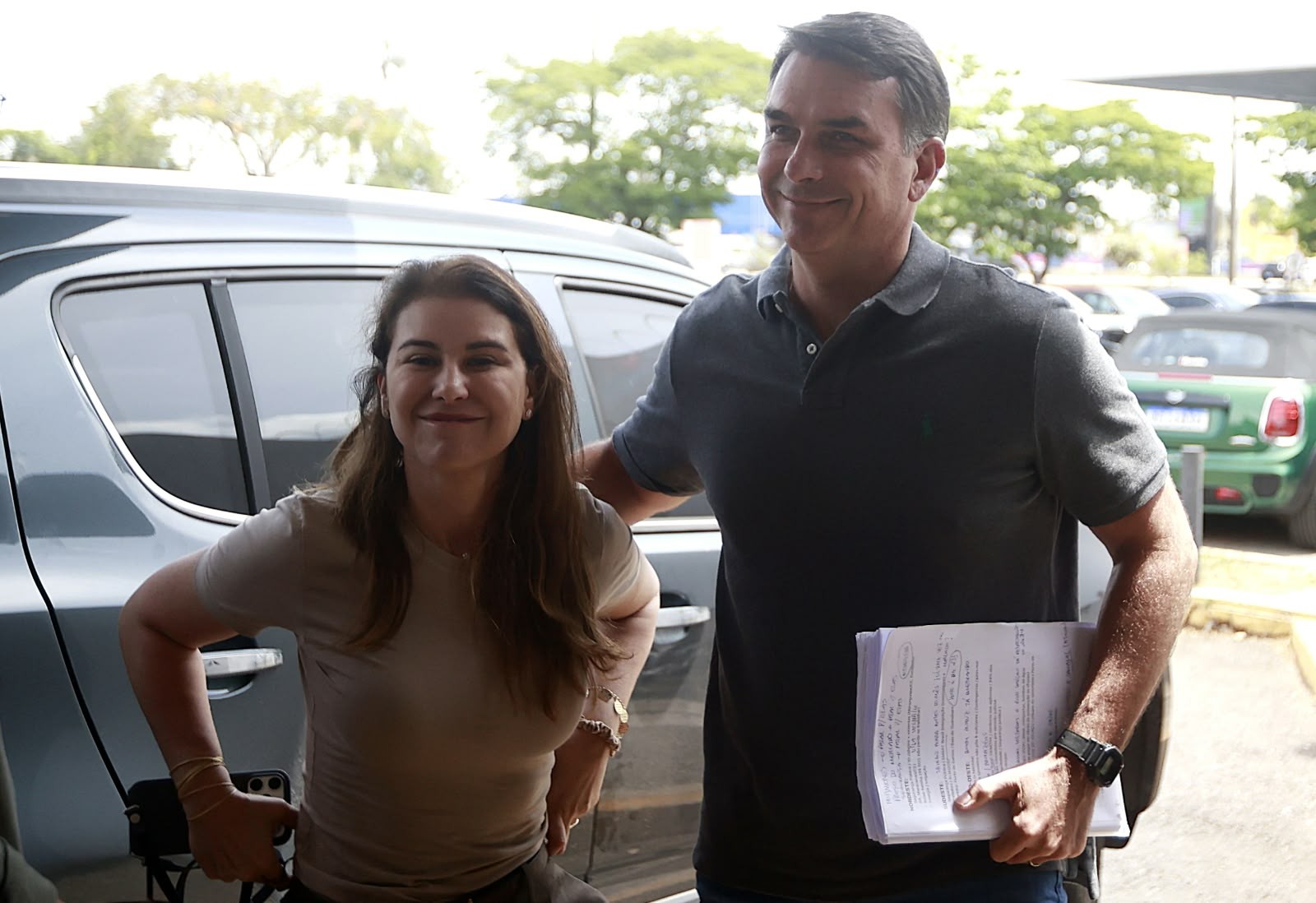 ‘Falar pra elas’, transmitir imagem de estadista e propostas por região: as anotações de Flávio para o debate da Globo