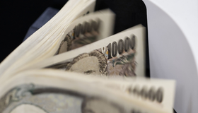 Dólar no Japão ultrapassa 160 ienes, nível mais alto em 34 anos