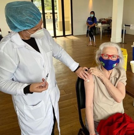 Fernanda Montenegro recebe a terceira dose da vacina contra a Covid-19: "Viva a ci�ncia", a atriz de 91 anos escreveu em rede socialInstagram