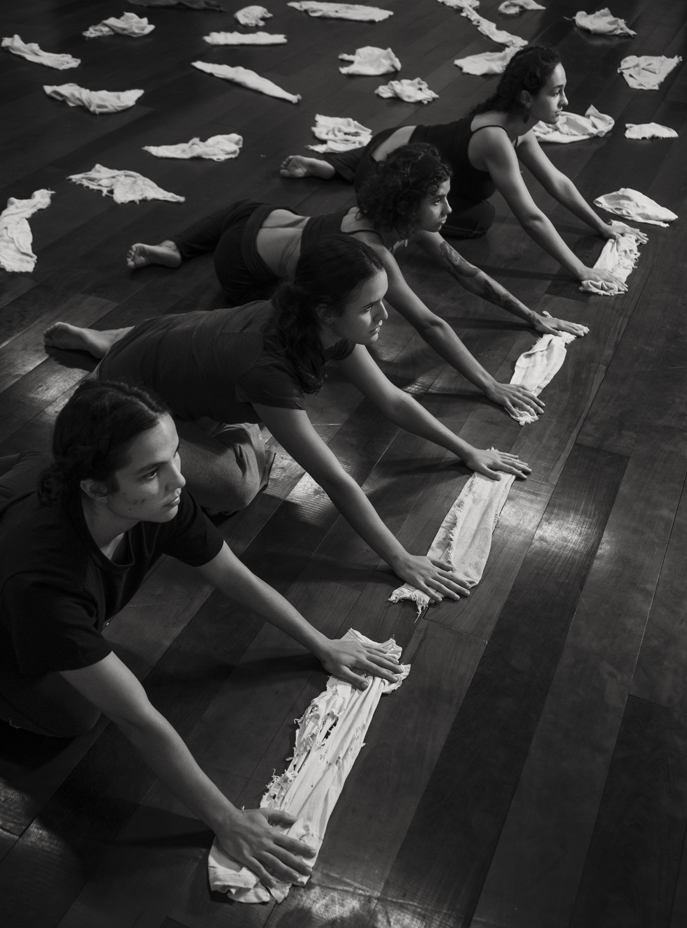 O Grupo Prosa: Amanda Pontes, Carolina Azambuja, Lorena Pimentel e Maria Paula Ramalho ensaiam para o espetáculo “Prosas ordinárias”, no Teatro Cacilda Becker, no Rio — Foto: Leo Martins