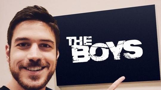 Atores de ‘The boys’ dão dicas para Marco Pigossi, ator brasileiro contratado para o spin-off da série