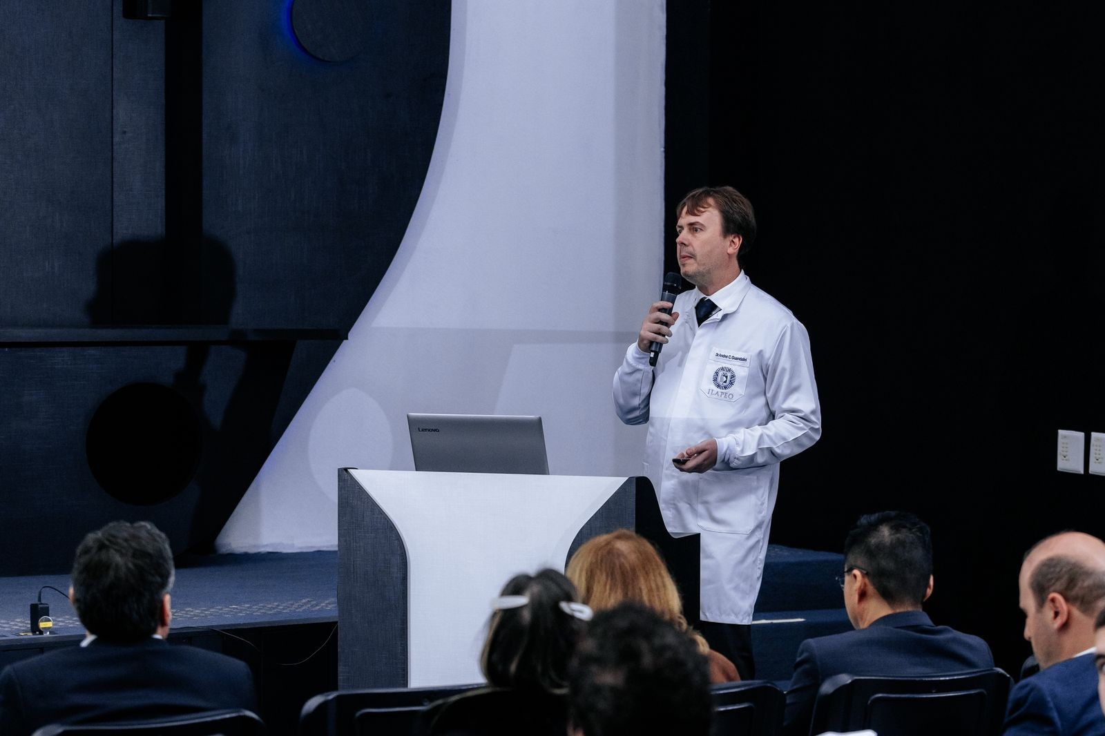 Cirurgia guiada reduz erros na instalação de implantes