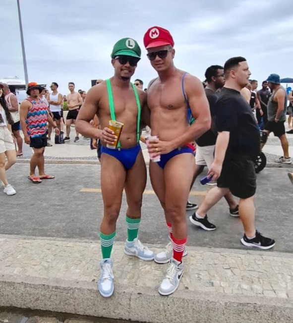 Adair Ferreira and Douglas Henrique. A couple from Uberaba, São Paulo, visiting Rio for the first time - Photography: Walter Farias