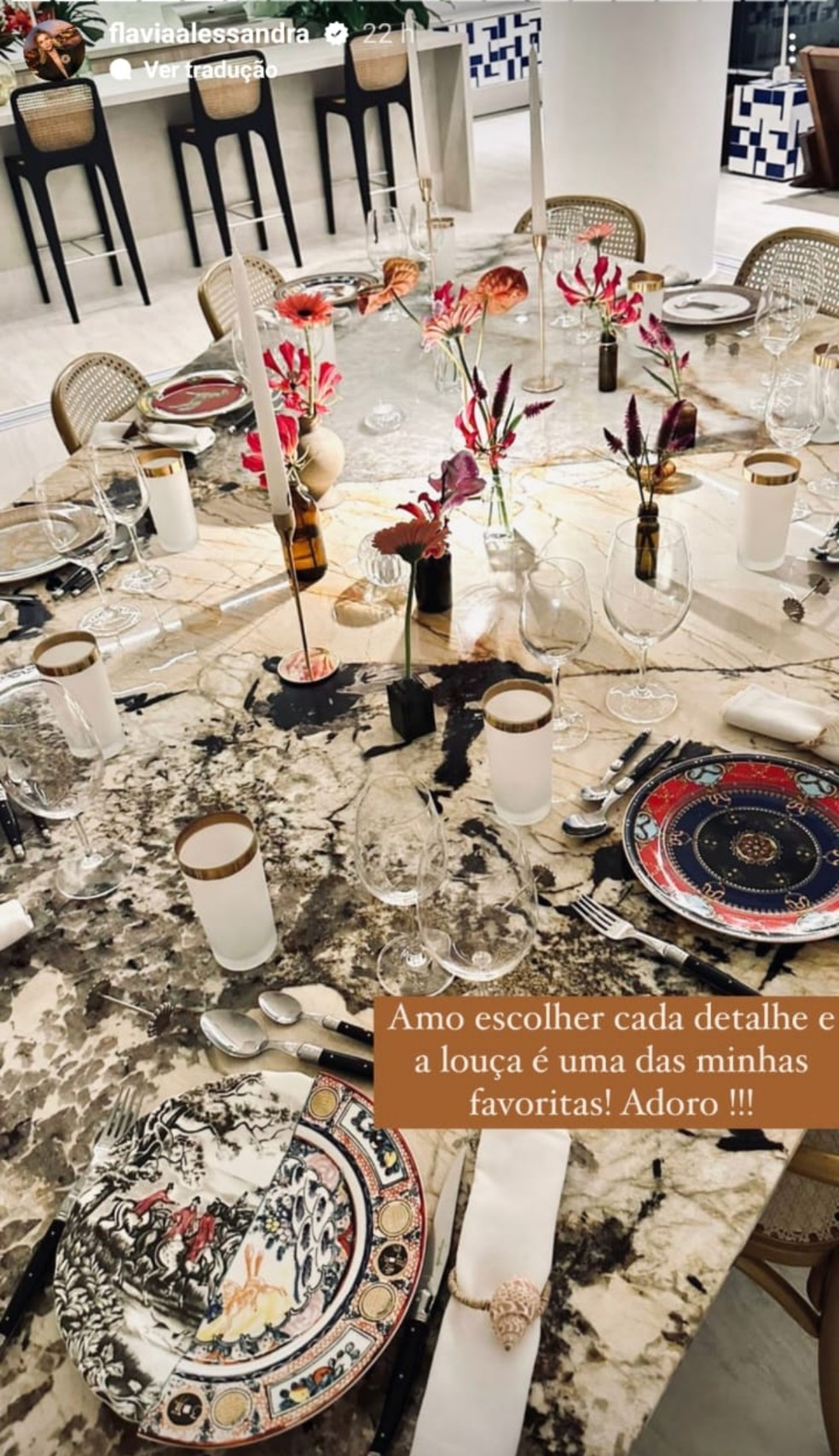 Flávia Alessandra mostrou mesa decorada com itens luxuosos e elegantes — Foto: Reprodução Instagram