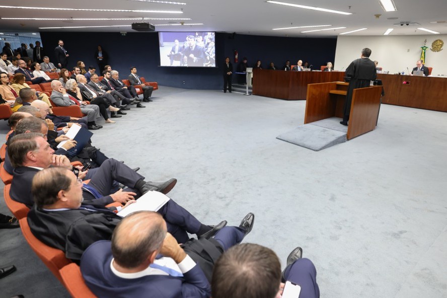 STF forma maioria para tornar Bolsonaro e sete aliados réus por tentativa  de golpe após a vitória de Lula em 2022