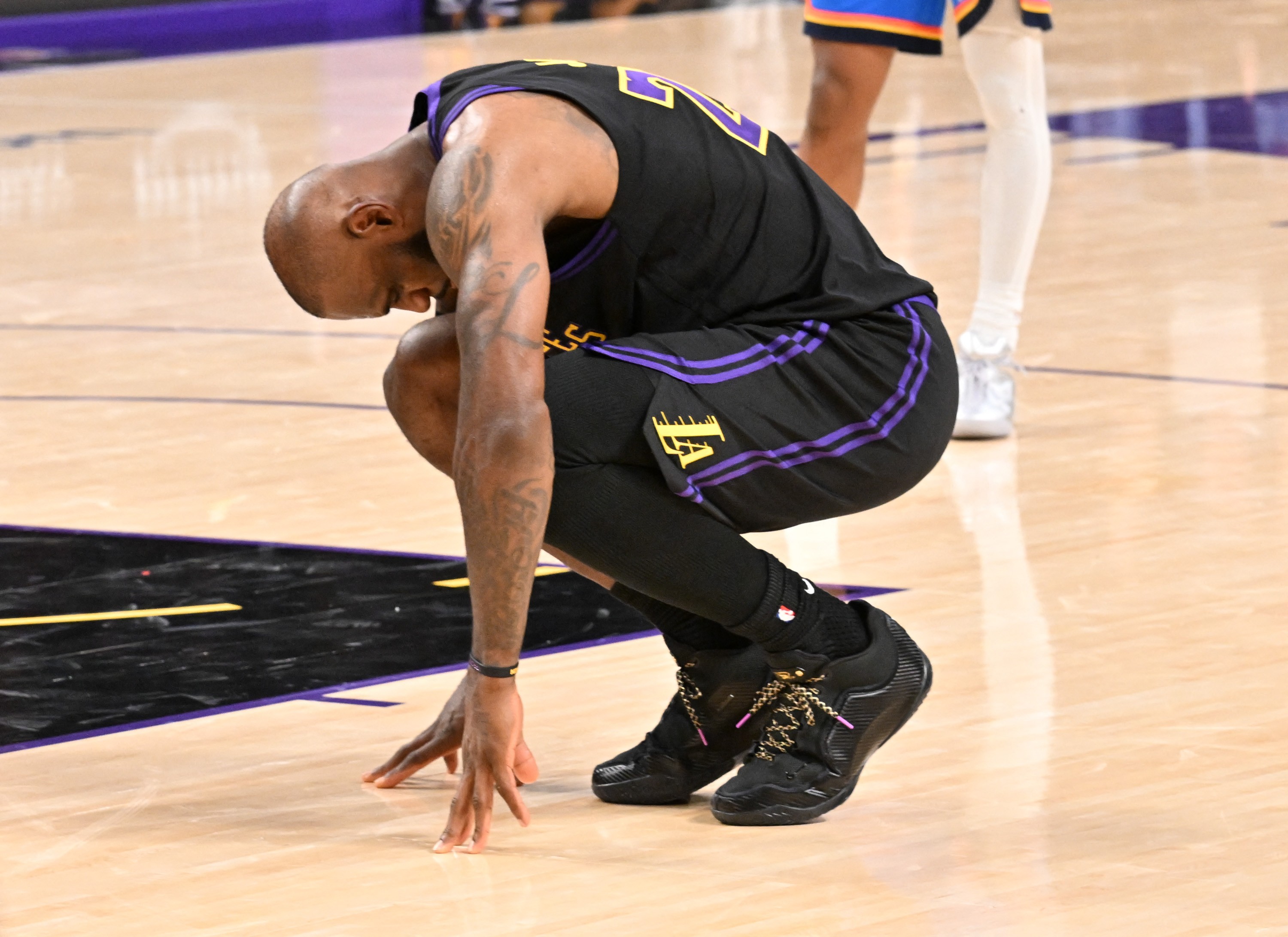 Após eliminação, Lakers querem 'dar tempo' a LeBron James para que astro decida sobre seu futuro na NBA