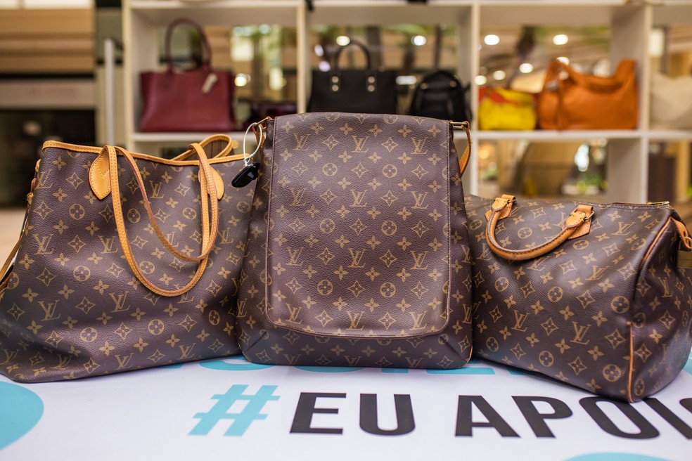 As bolsas Louis Vuitton são as mais procuradas no Brechó Fashion Carioca — Foto: Divulgação