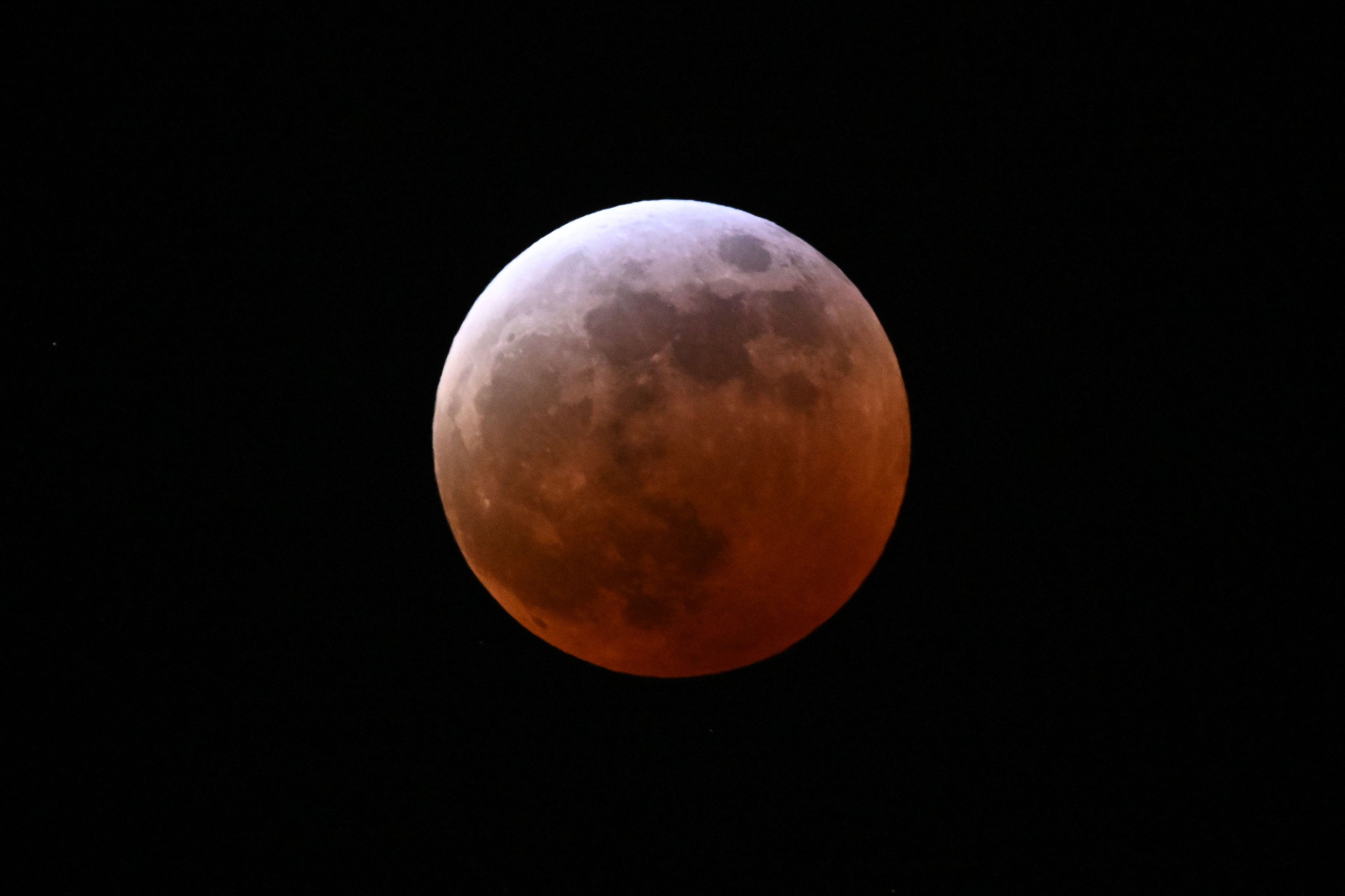 Eclipse lunar poderá ser visto de todo o Brasil no fim de agosto; saiba quando e como observar - QTU Questões do Universo