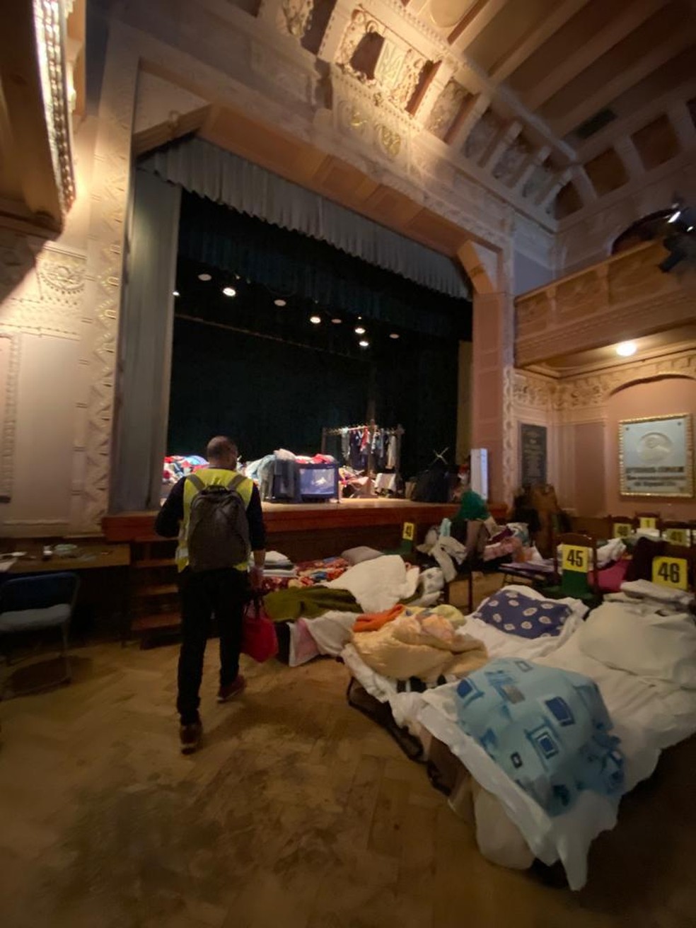 Teatro em consulado ucraniano na Polônia virou centro para acolher refugiados — Foto: Divulgação