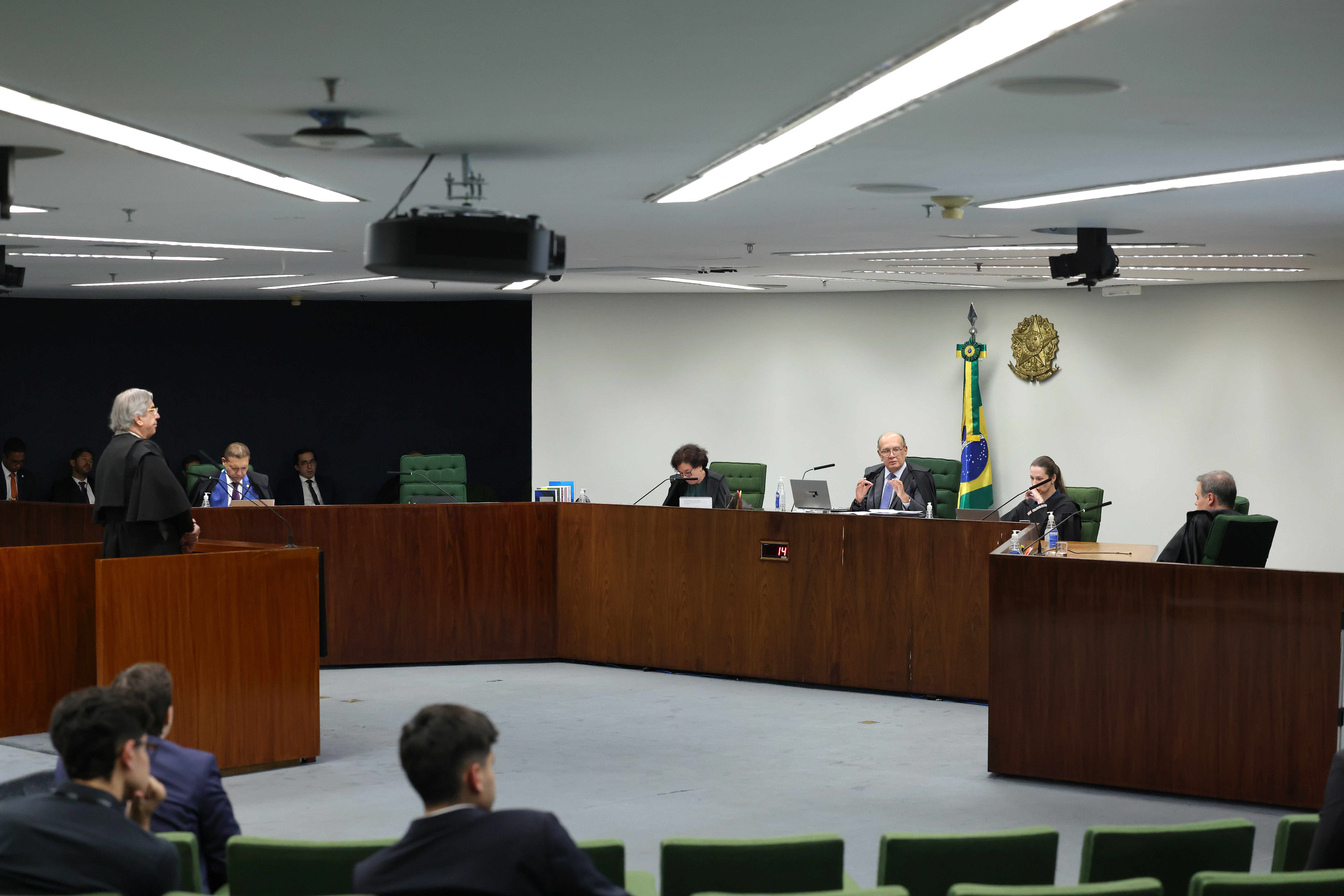 STF cancela sessão da Segunda Turma após Mendonça determinar afastamento de Andrei e pedido de vista de Gilmar
