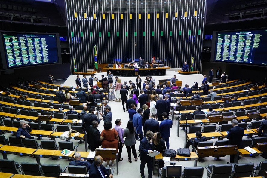 Aprovada pela Comissão de Constituição e Justiça, PEC da Anistia será votada no plenário da Câmara