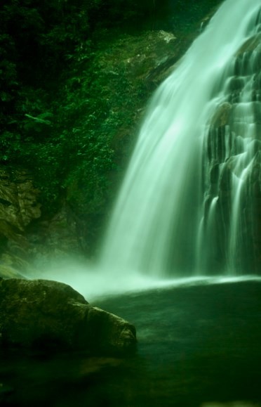 A imagem da cachoeira é um dos destaques da mostra — Foto: Kitty Paranaguá