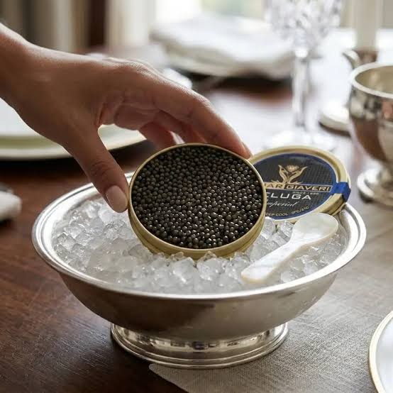 Cláudio Castro comprava caviar com o dinheiro de um laranja, revela investigação da PF - QTU Questões do Universo